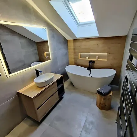 V Centre Mesta Трстена