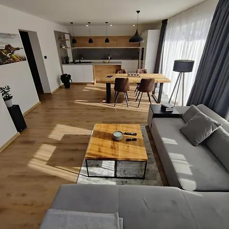 V Centre Mesta Appartement Trstená
